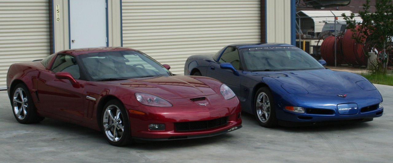 red and blue vette together 007.JPG