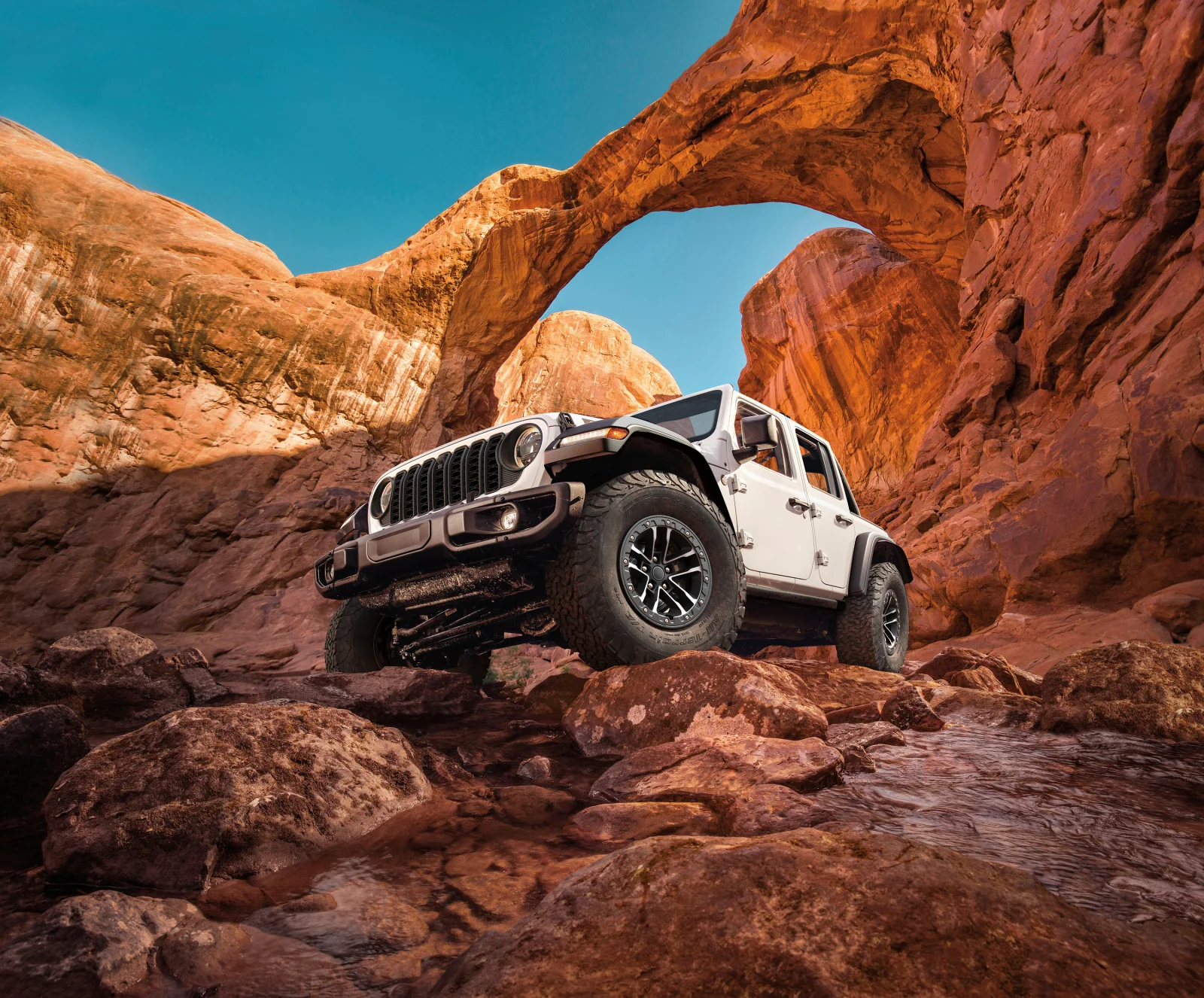 2026-White-Jeep-Wrangler-392-2.webp