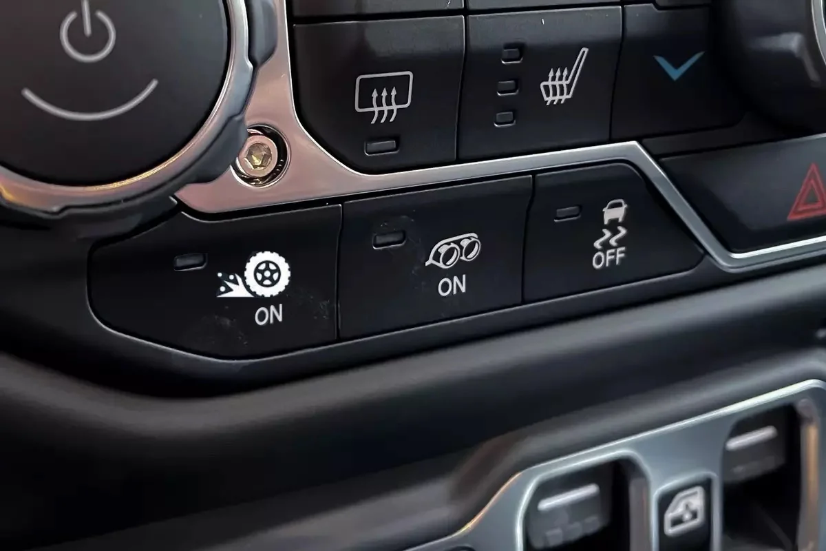 jeepwrangler392smokeyburnoutbutton.jpg Jeep 392 Forum